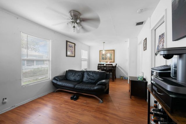 4 of 20 - 947 43rd Street, West Palm Beach, FL