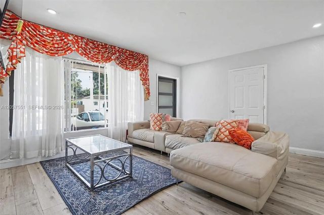 3 of 6 - 281 Ne 169th Street, North Miami Beach, FL