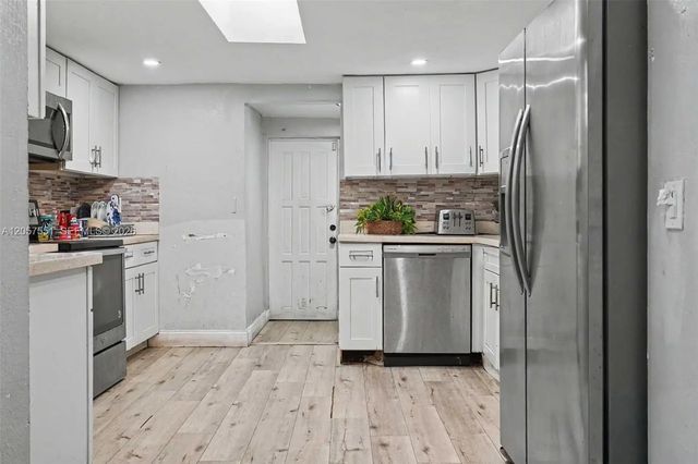 5 of 6 - 281 Ne 169th Street, North Miami Beach, FL