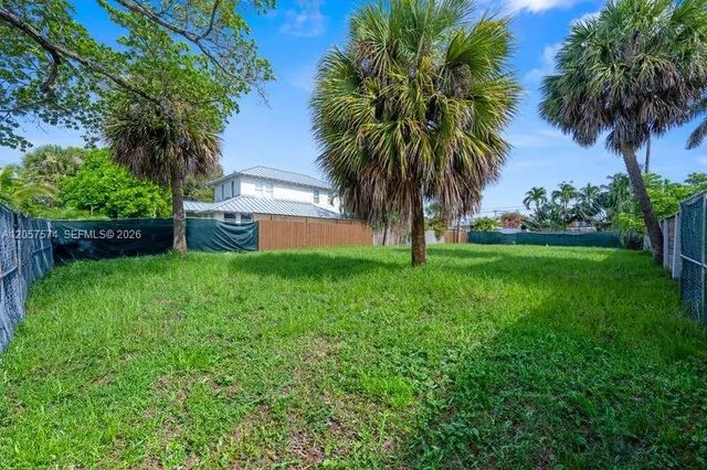 3 of 17 - 531 31st Street, West Palm Beach, FL