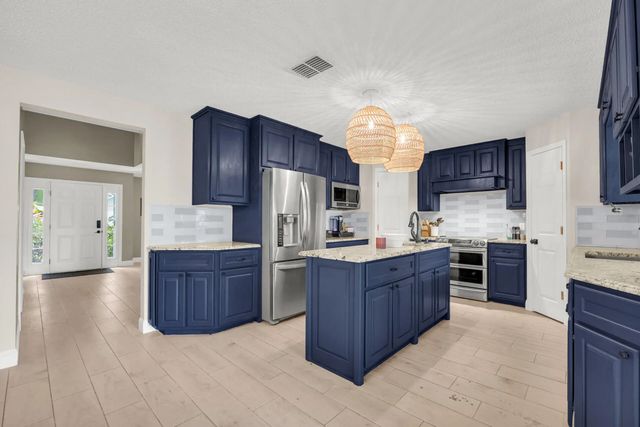 4 of 36 - 2566 12th Square Sw, Vero Beach, FL