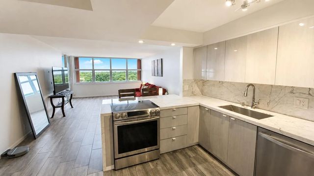5 of 12 - 16300 Golf Club Road #613, Weston, FL