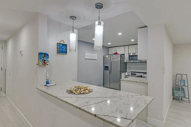 4 of 24 - 812 Briny Avenue #10c, Pompano Beach, FL