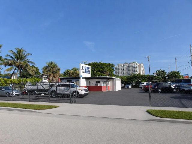 4 of 5 - 724 N Federal Highway, Boynton Beach, FL
