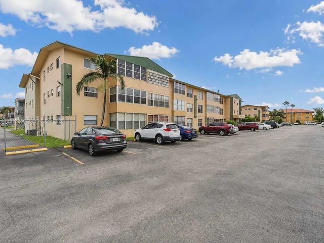 110 Royal Palm Road #208, Hialeah Gardens