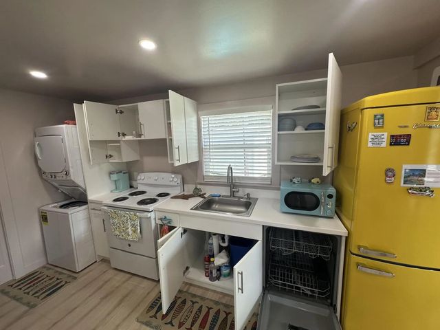 5 of 23 - 2472 Ne Pine Avenue, Jensen Beach, FL