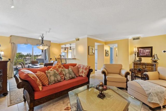 2 of 44 - 3210 Se 10th Street #4a, Pompano Beach, FL