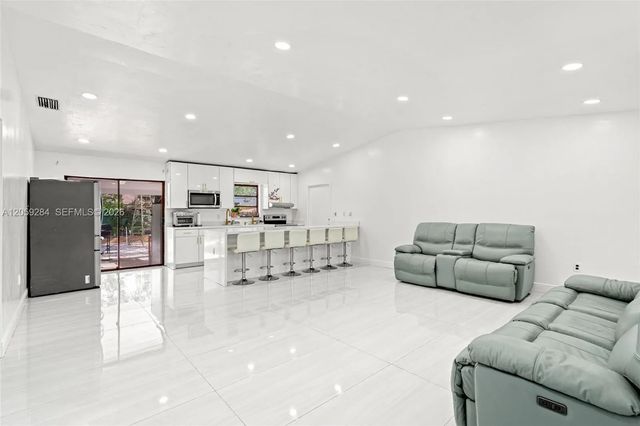 4 of 26 - 364 Nw 17th Court, Homestead, FL