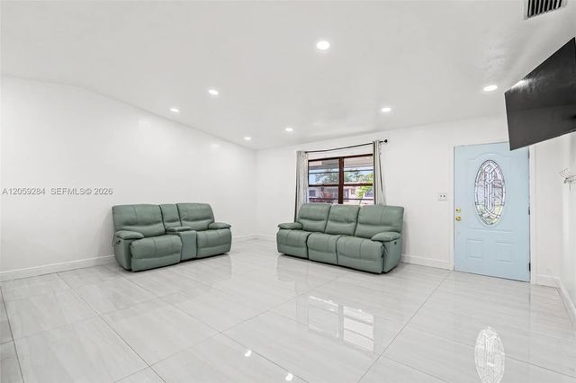 5 of 26 - 364 Nw 17th Court, Homestead, FL