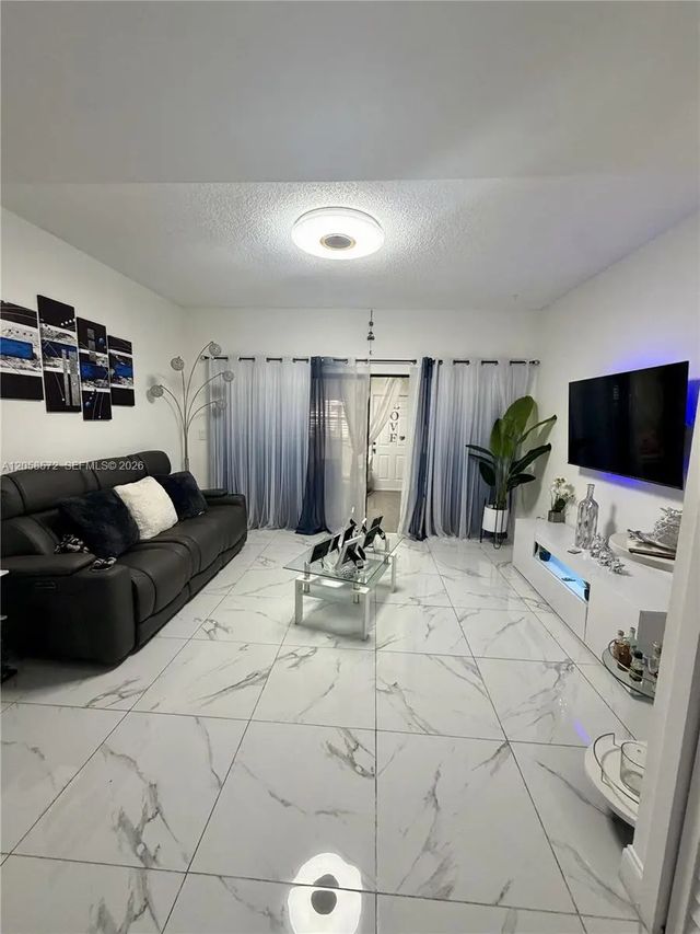 270 Nw 71st Avenue #4, Miami