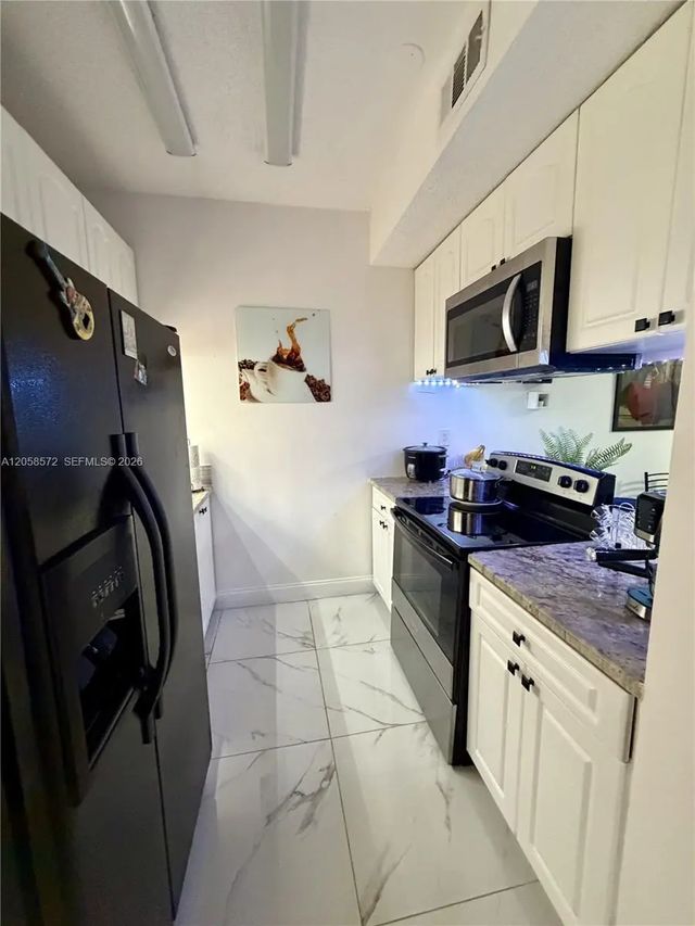 4 of 22 - 270 Nw 71st Avenue #4, Miami, FL