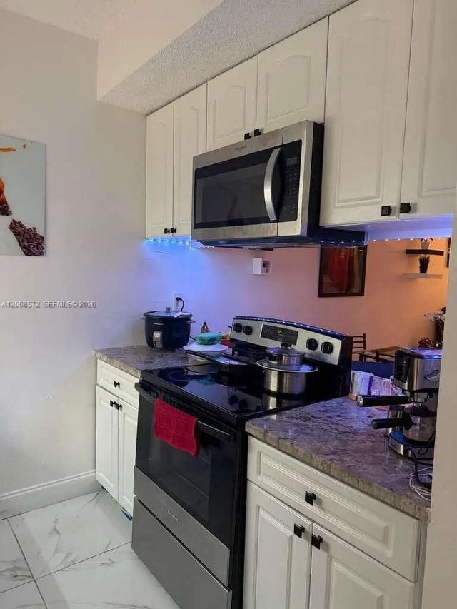 5 of 22 - 270 Nw 71st Avenue #4, Miami, FL