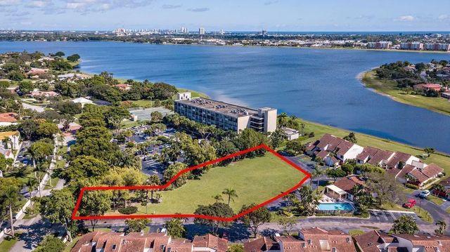 5 of 6 - 1810 Embassy Drive, West Palm Beach, FL
