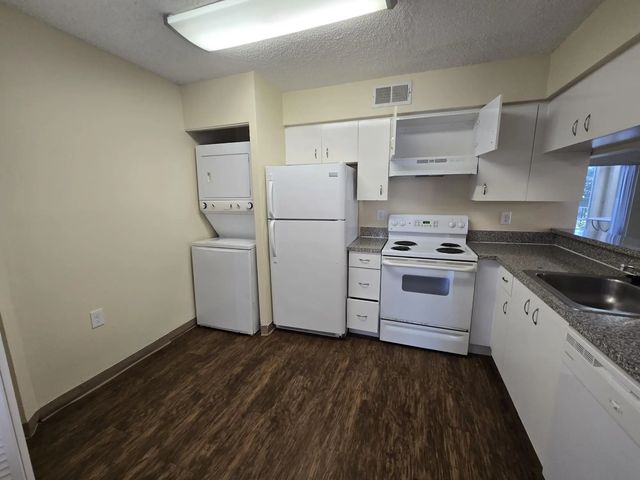 3 of 20 - 13106 Glenmoor Drive #131, West Palm Beach, FL