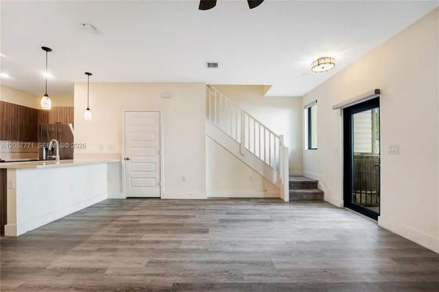 4 of 43 - 4733 Nw 83rd Parkway, Doral, FL