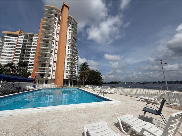 1351 Ne Miami Gardens Drive #1215e, Miami