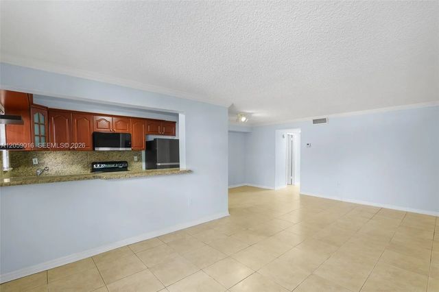 4 of 30 - 7620 Carlyle Avenue #206, Miami Beach, FL