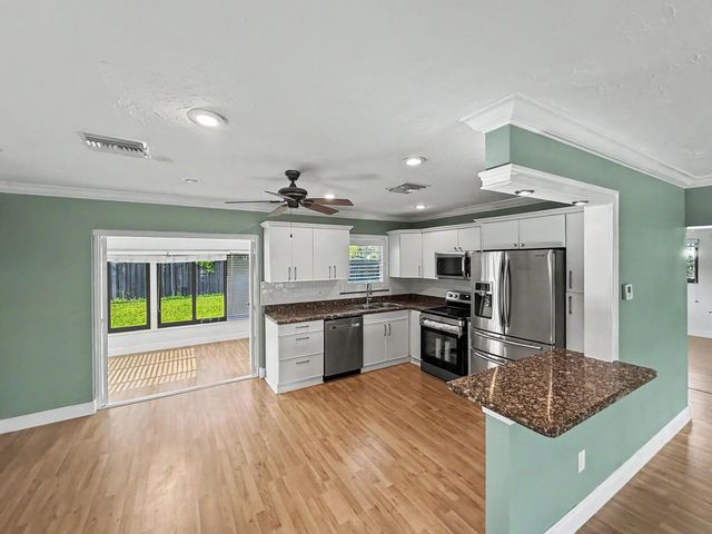 4 of 23 - 150 Se 5th Court, Pompano Beach, FL