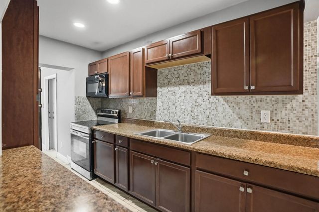 5 of 14 - 1751 Lauderdale Manor Drive, Fort Lauderdale, FL