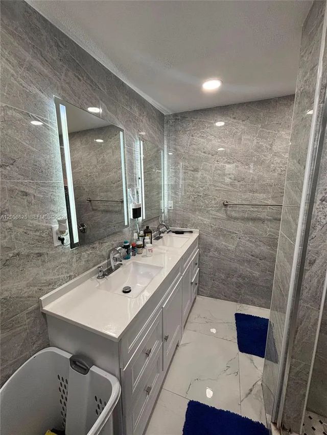4 of 5 - 2855 Nw 163rd Street, Miami Gardens, FL