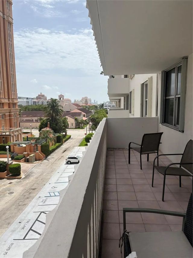 4 of 35 - 625 Biltmore Way #501, Coral Gables, FL