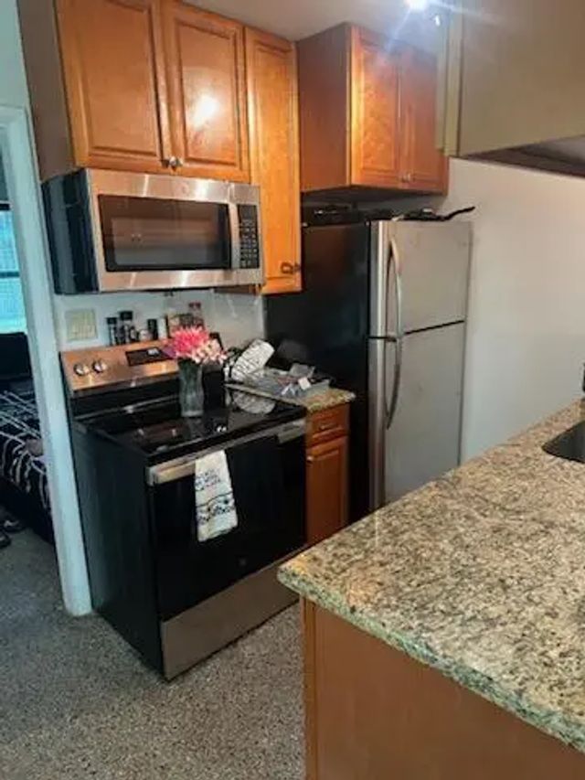 4 of 8 - 1571 4th Court, Vero Beach, FL