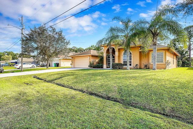 4 of 32 - 6173 Nw East Deville Circle, Port St. Lucie, FL