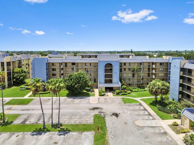 2820 Tennis Club Drive #401, West Palm Beach