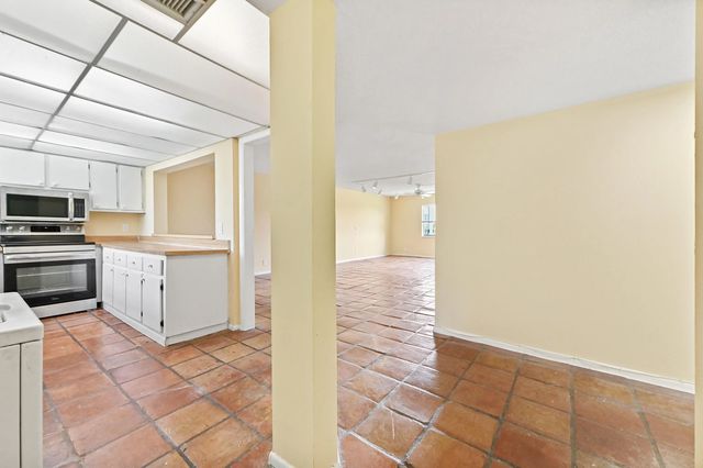 3 of 35 - 2820 Tennis Club Drive #401, West Palm Beach, FL