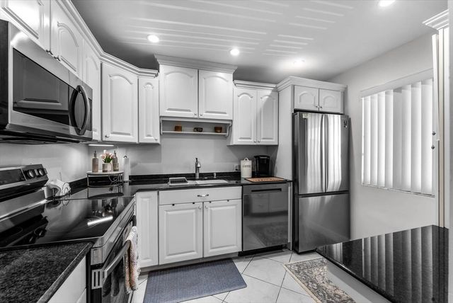 5 of 41 - 4266 Deste Court #302, Lake Worth, FL