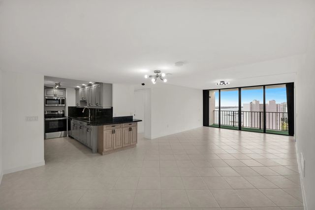 4 of 38 - 5600 N Flagler Drive #2504, West Palm Beach, FL