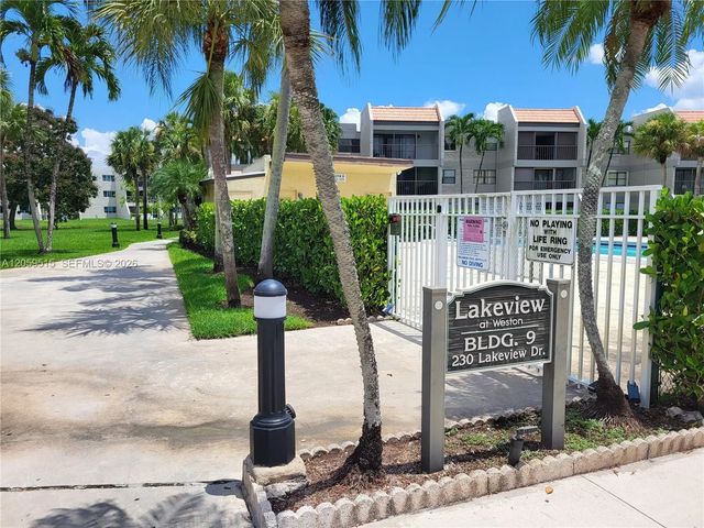 230 Lakeview Drive #207, Weston