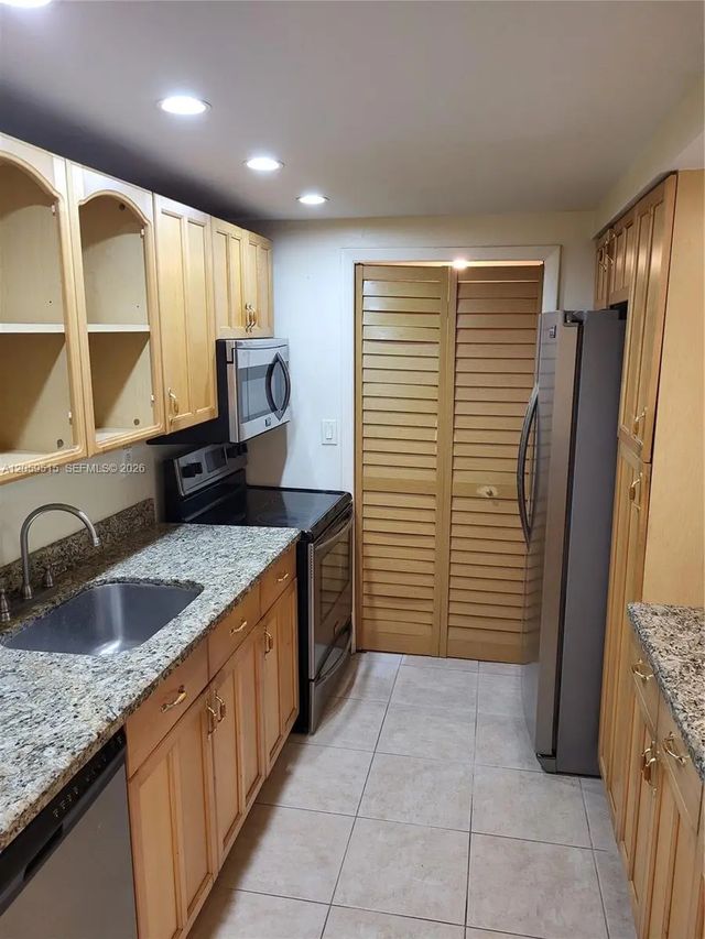 2 of 18 - 230 Lakeview Drive #207, Weston, FL