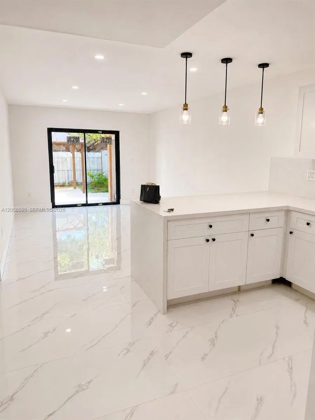 10851 Sw 2nd Street #k105, Sweetwater