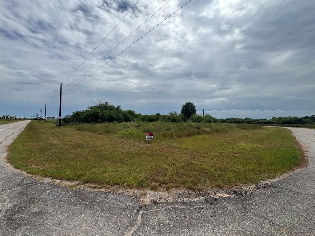 360 Neighborly Road, LaBelle