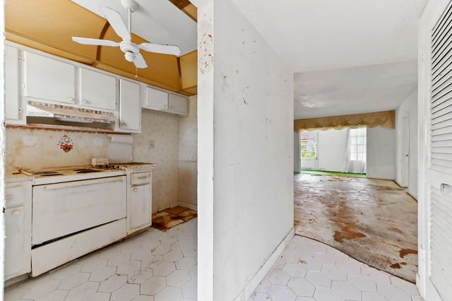 2 of 19 - 3091 E Sunrise Lakes Drive #302, Sunrise, FL
