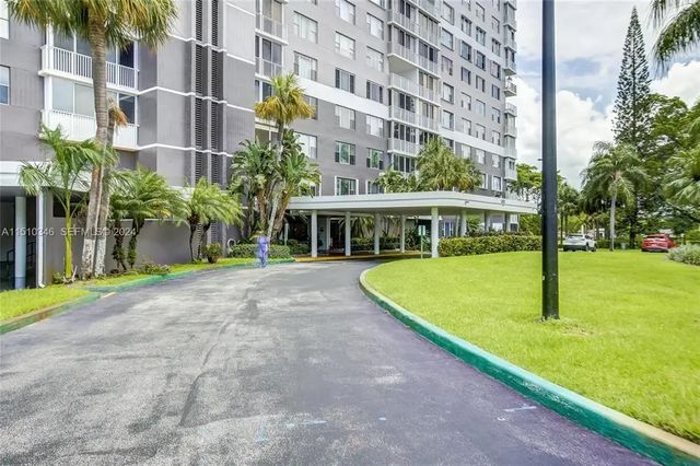 3850 Washington Street #812, Hollywood