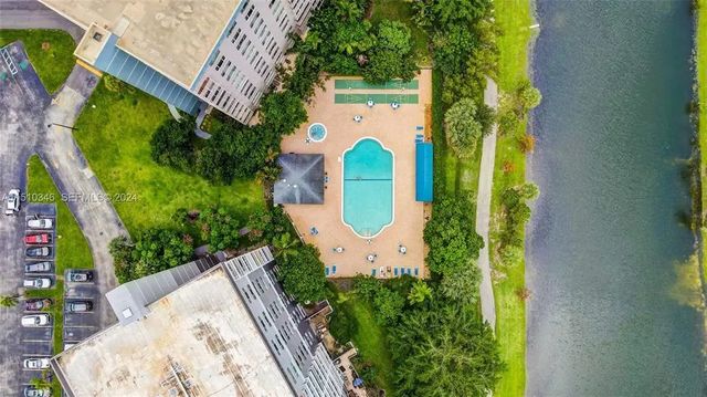 3 of 34 - 3850 Washington Street #812, Hollywood, FL