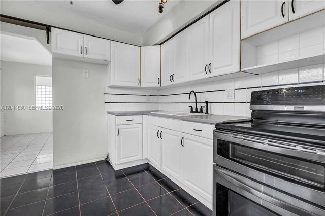 3 of 32 - 842 S 28th Avenue, Hollywood, FL