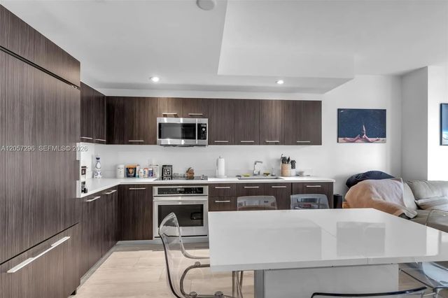 5 of 16 - 55 Sw 9th Street #2407, Miami, FL