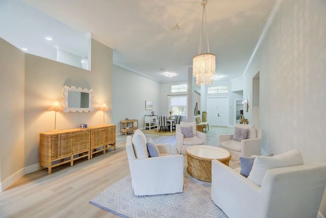 1635 Blue Jay Circle, Weston