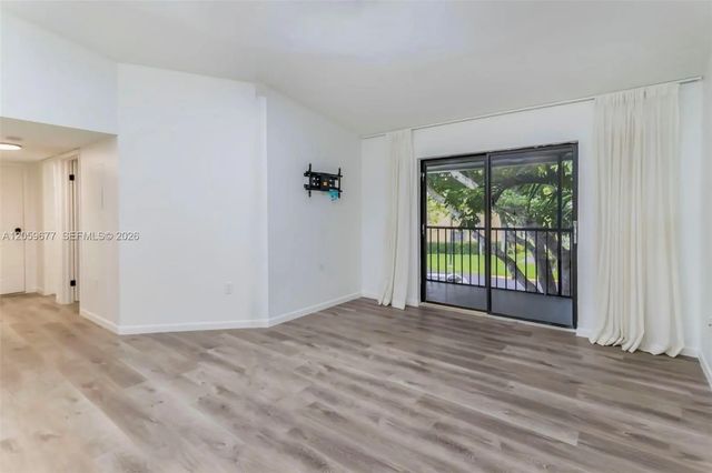 3 of 18 - 931 Ne 199th Street #201-22, Miami, FL