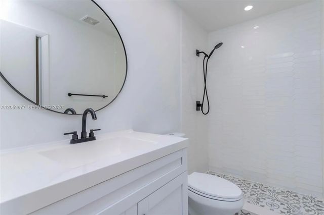 5 of 18 - 931 Ne 199th Street #201-22, Miami, FL