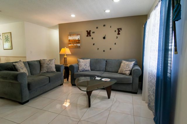 4 of 17 - 715 Sw 18th Street, Boynton Beach, FL