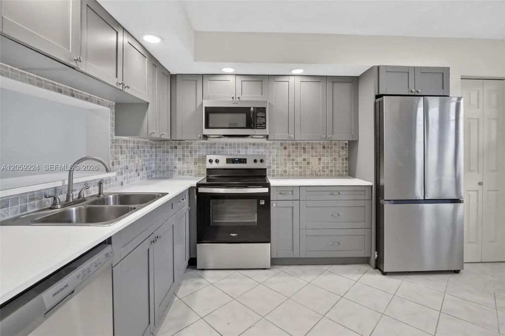 12800 Sw 7th Court #306g, Pembroke Pines