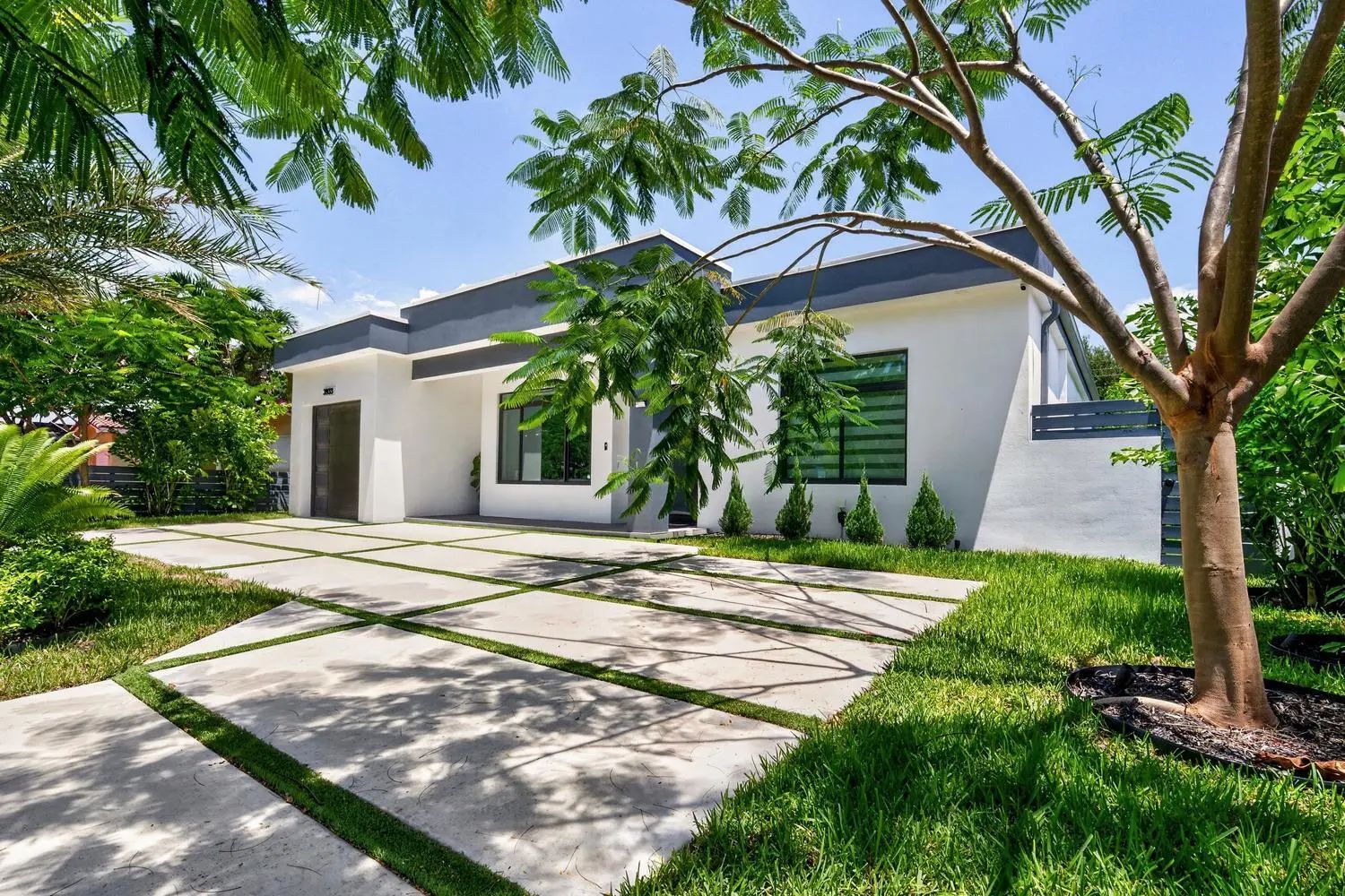 3933 Washington Street, Hollywood