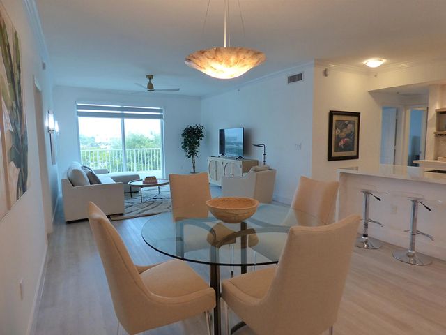 802 W Windward Way #303, Lantana