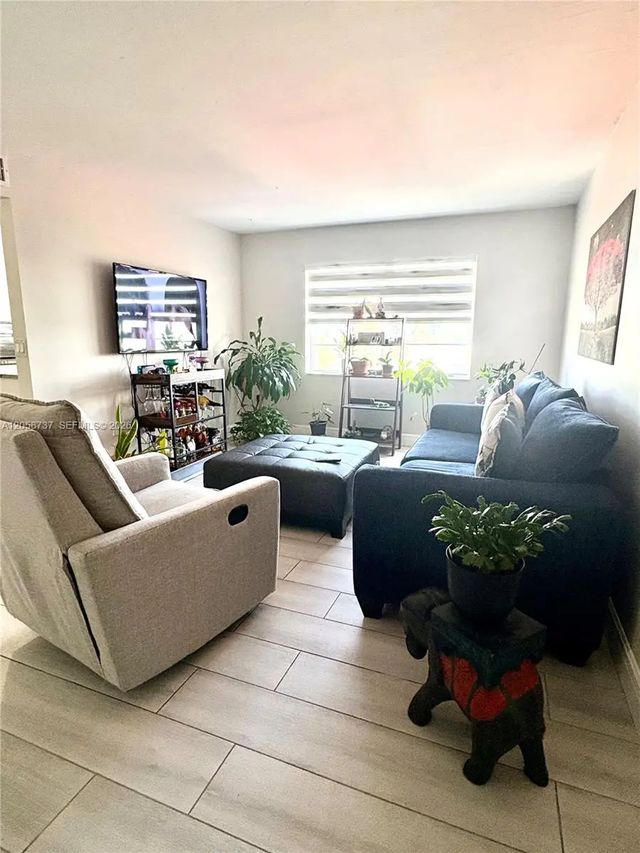 3 of 12 - 7620 Carlyle Avenue #502, Miami Beach, FL