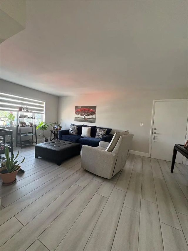 4 of 12 - 7620 Carlyle Avenue #502, Miami Beach, FL