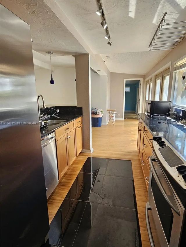 4 of 30 - 1732 Ne 50th Street, Pompano Beach, FL